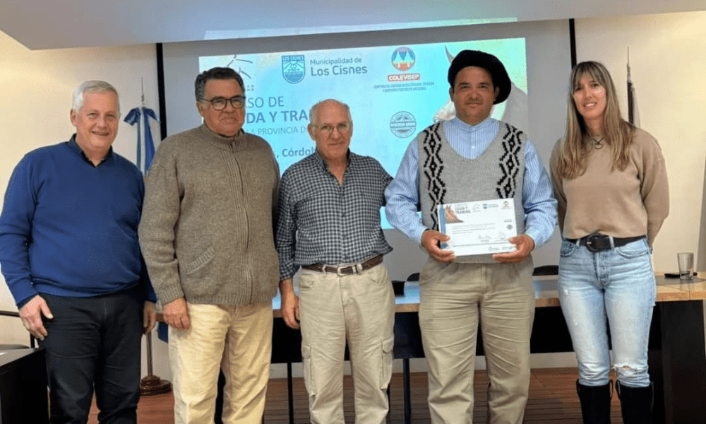 Los Cisnes: Finalizó con éxito el Curso de Cuida y Training