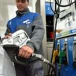 El Gobierno oficializó un «ajuste parcial» del impuesto a los combustibles y se espera otra suba en naftas y gasoil