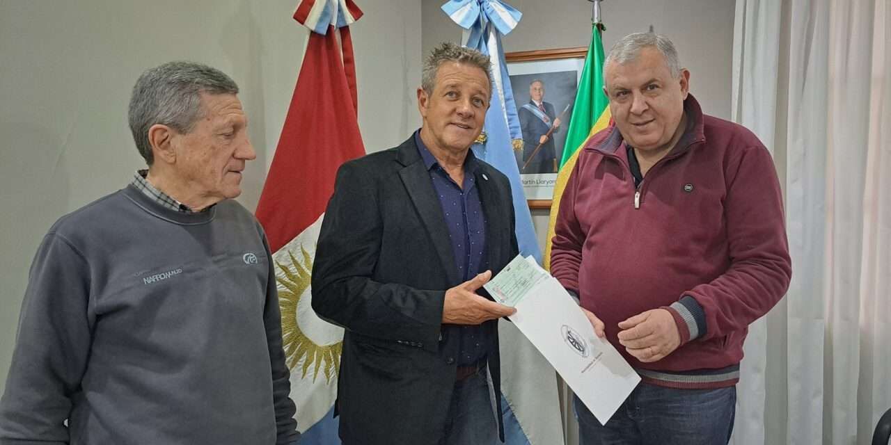 Hernando: la Municipalidad entregó un aporte a los Bomberos Voluntarios