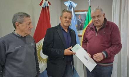 Hernando: la Municipalidad entregó un aporte a los Bomberos Voluntarios