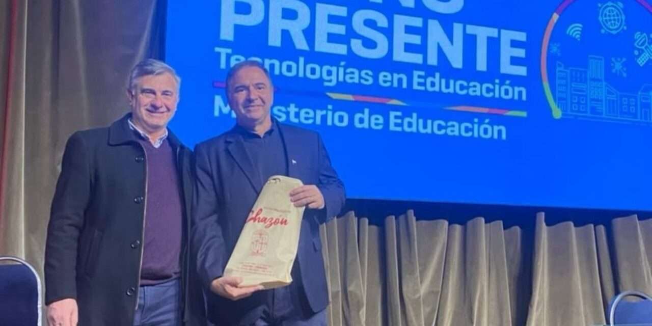 Chazón recibió 15 netbooks del programa TecnoPresente para estudiantes del IAICH