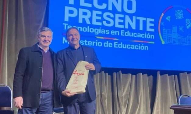 Chazón recibió 15 netbooks del programa TecnoPresente para estudiantes del IAICH