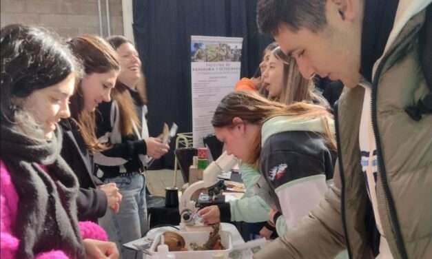 La Facultad de Ciencias Exactas presentó su oferta académica a jóvenes de la región