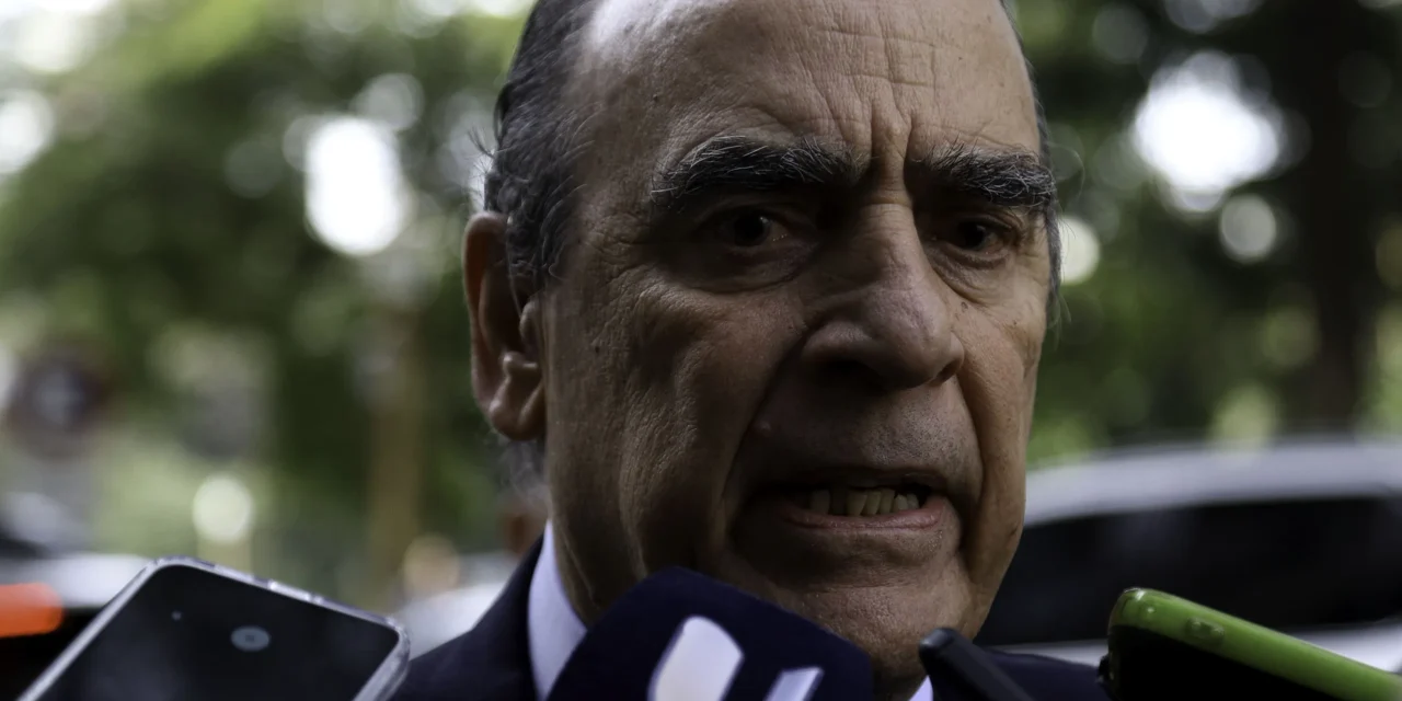 Francos reiteró el veto a la ley de jubilados y señaló que no se pueden solucionar los “agujeros negros” de la economía