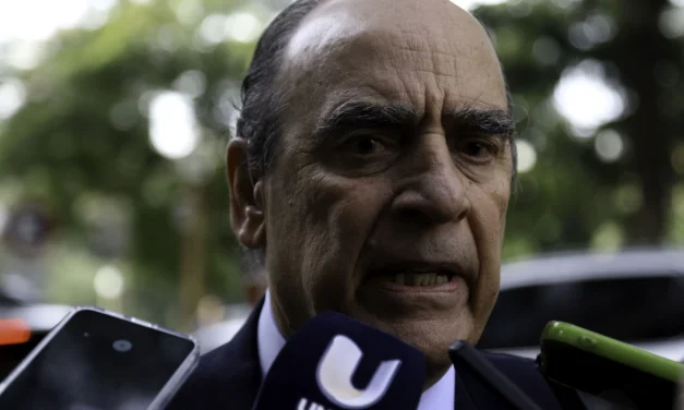 Francos reiteró el veto a la ley de jubilados y señaló que no se pueden solucionar los “agujeros negros” de la economía