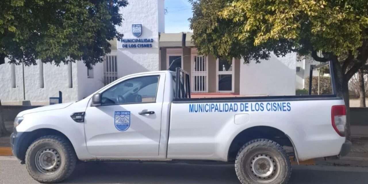 Los Cisnes incorpora una nueva camioneta para fortalecer los servicios municipales