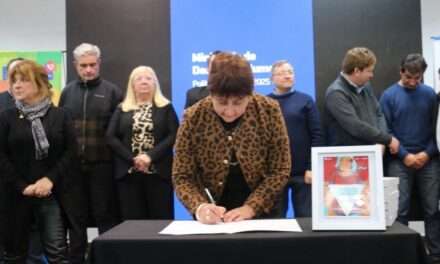 La Cautiva firmó convenios con el Ministerio de Desarrollo Humano para fortalecer políticas de cuidado
