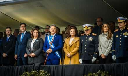 En Colonia Caroya, Llaryora encabezó el desfile cívico-militar en conmemoración del 9 de Julio