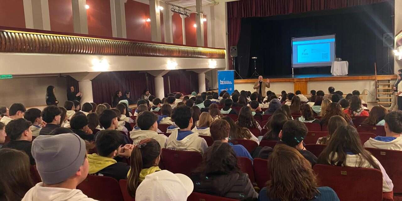Más de 150 estudiantes participaron en una charla sobre cultura startupera en General Cabrera