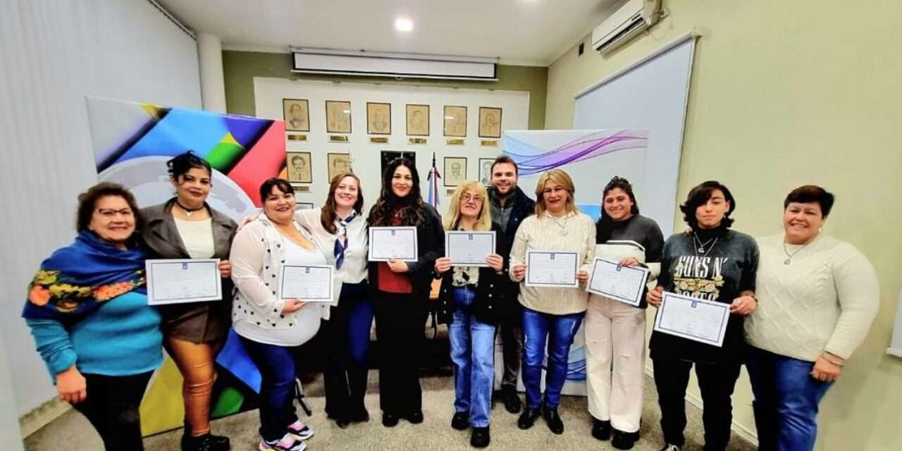 Entrega de Diplomas del Curso de Auxiliar en Cuidados Gerontológicos en Serrano