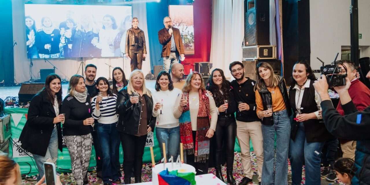 Alcira celebró con orgullo sus 114 años en una Gran Peña cargada de emociones, música y tradición