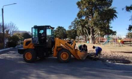Avanza la renovación de la Plaza Central de Huanchilla