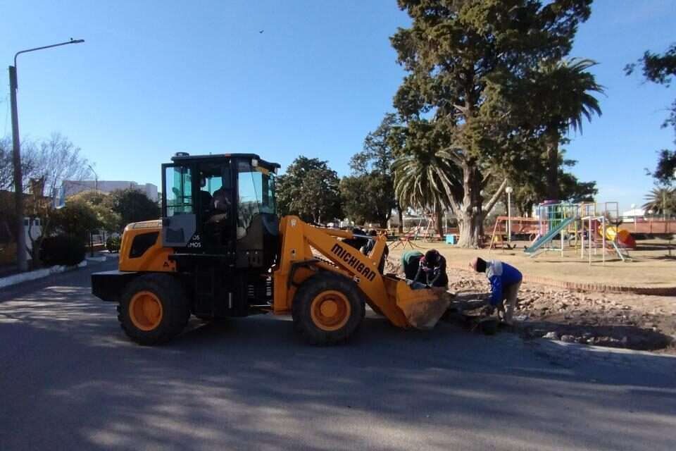 Avanza la renovación de la Plaza Central de Huanchilla