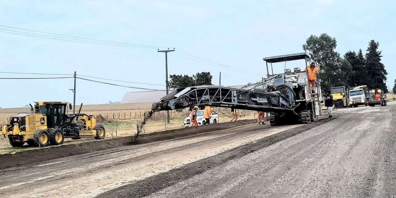 Vialidad Provincial trabaja durante el feriado para mejorar el acceso a Alejandro Roca