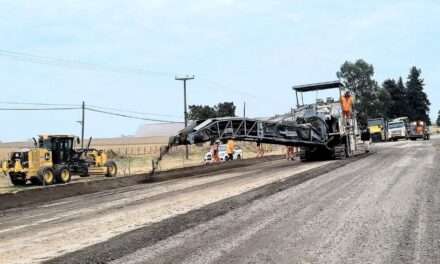 Vialidad Provincial trabaja durante el feriado para mejorar el acceso a Alejandro Roca