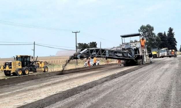 Vialidad Provincial trabaja durante el feriado para mejorar el acceso a Alejandro Roca