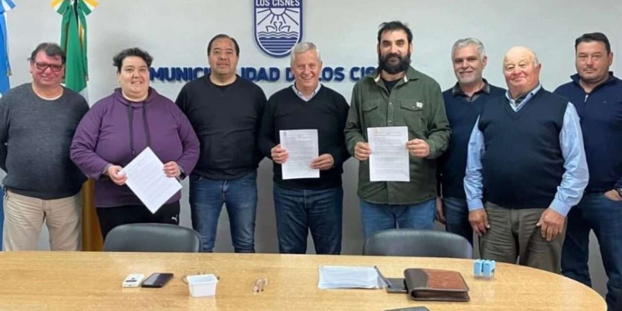 Convenio para la remodelación de los baños en la Asociación Italiana de Los Cisnes