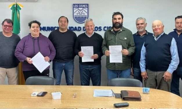 Convenio para la remodelación de los baños en la Asociación Italiana de Los Cisnes