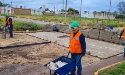 Inició el plan de adoquinado “Alejandro no para”, con proyección hasta 2027