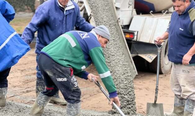Continúa la pavimentación en el barrio Centro Empleado de Comercio de Villa Nueva