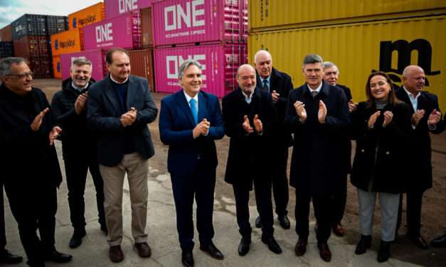 Llaryora anunció la rebaja a cero de ingresos brutos para empresas logísticas