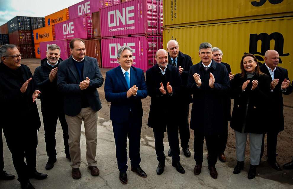 Llaryora anunció la rebaja a cero de ingresos brutos para empresas logísticas
