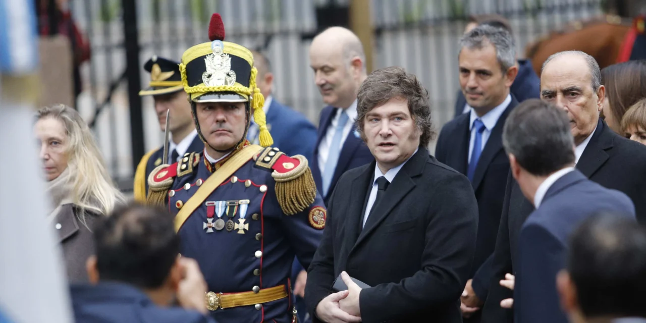 Milei encabeza hoy la Cumbre del Mercosur y le pasará el mando a Lula