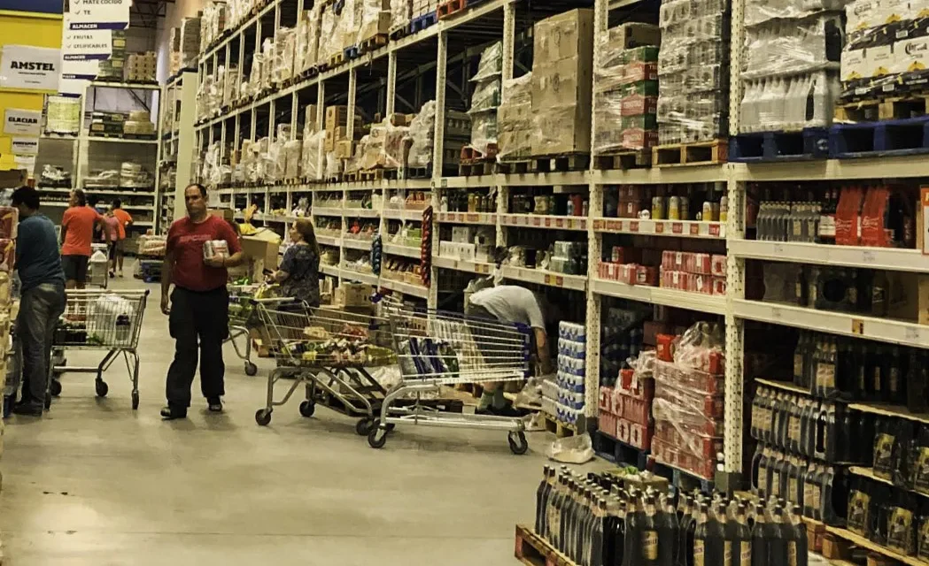Supermercados, autoservicios y mayoristas acumulan importantes caídas en los últimos seis meses