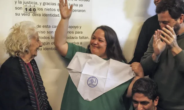 «La verdad vuelve a sobreponerse al olvido»: Abuelas restituyó al nieto 140, nacido en un centro clandestino de Bahía Blanca