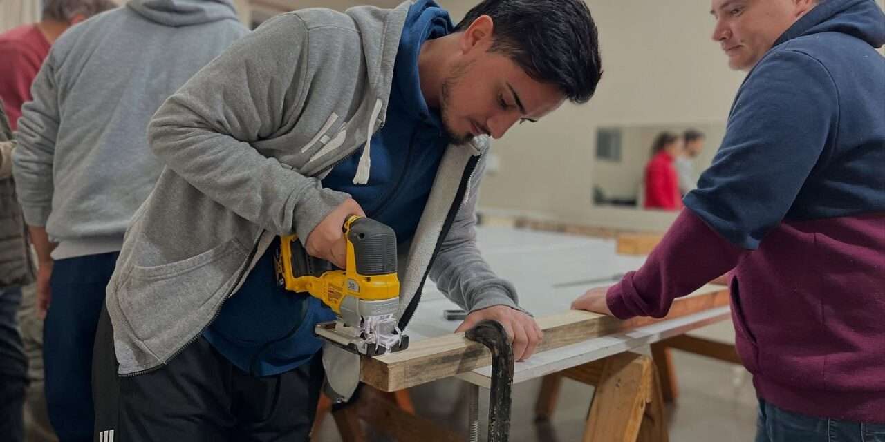 Se puso en marcha el curso de carpintería en la Escuela de Oficios de Alcira Gigena