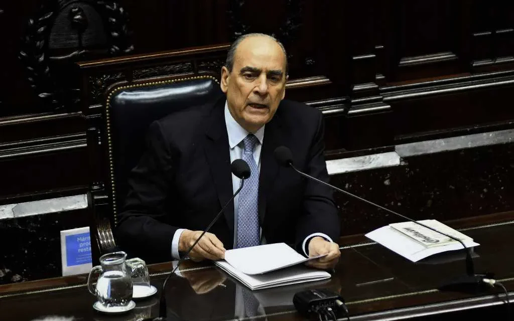 En medio de las sospechas de corrupción en el Gobierno, Francos se presentará este miércoles en Diputados