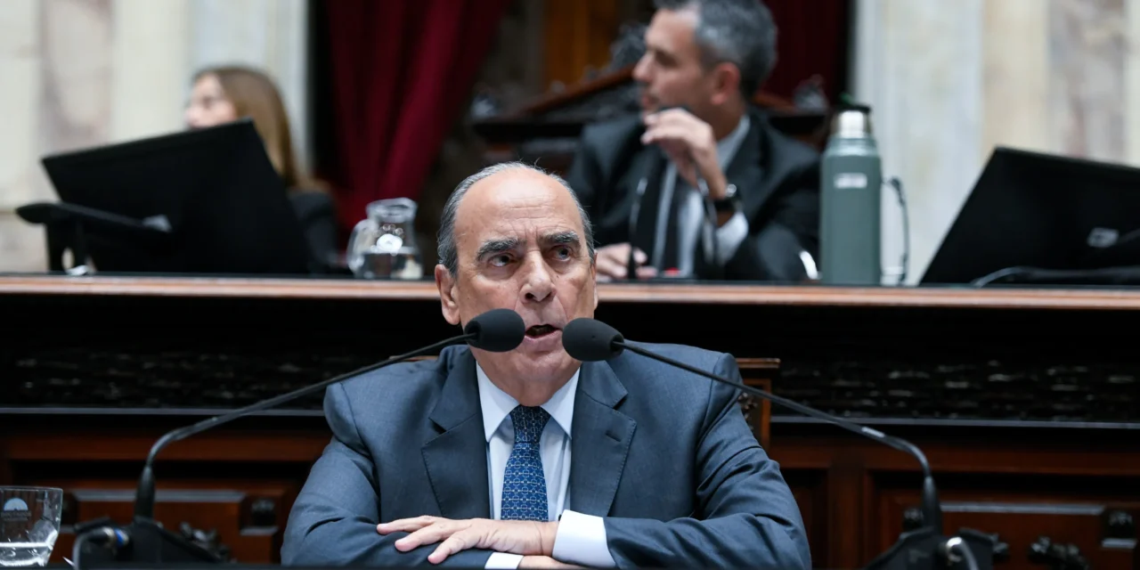 En medio de las sospechas de corrupción en el Gobierno, Francos expuso en Diputados y eludió preguntas