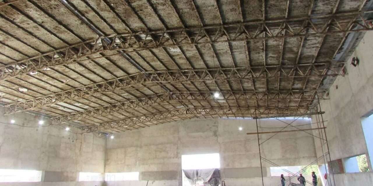 Iniciaron los trabajos de reacondicionamiento del salón del Polideportivo Municipal de La Cautiva