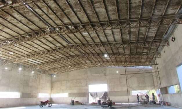 Iniciaron los trabajos de reacondicionamiento del salón del Polideportivo Municipal de La Cautiva