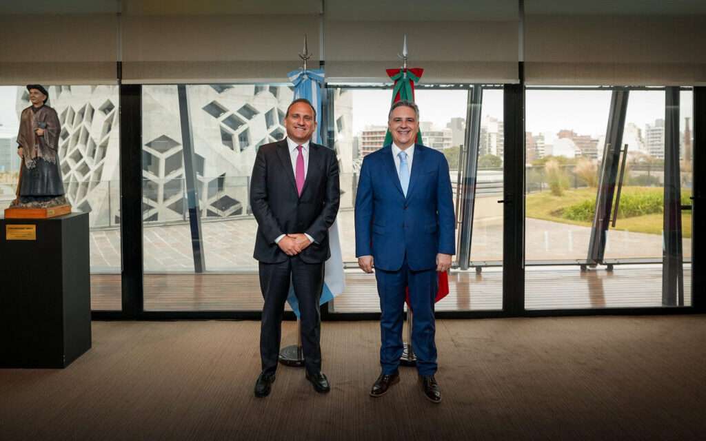 Llaryora recibió al embajador de Portugal en Argentina