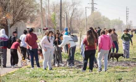 Río Cuarto: estudiantes y vecinos transformaron un microbasural en el barrio 400 Viviendas