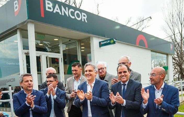 San Francisco: Llaryora anunció obras de infraestructura e inauguró una sucursal de Bancor en el parque industrial