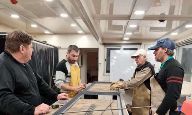Monte de los Gauchos: alumnos del curso de soldador crearon bicicleteros