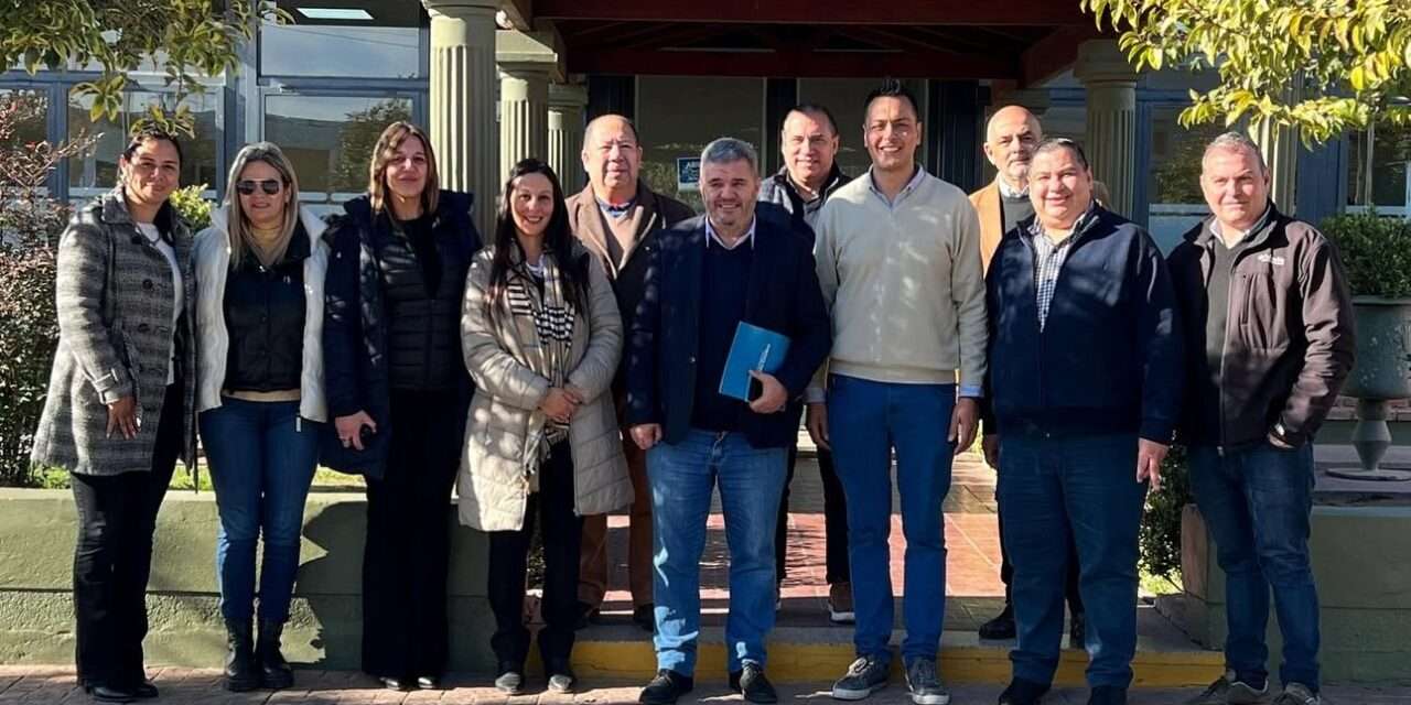 Convenio entre el Municipio de Santa Catalina y AGEC para facilitar el acceso a terrenos