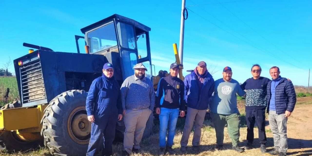 Alejandro Roca capacitó a su personal municipal en operación de motoniveladora