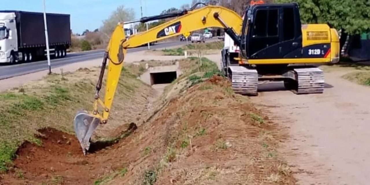 EMOS avanza con trabajos en canales y desagües de la ciudad