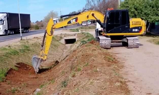 EMOS avanza con trabajos en canales y desagües de la ciudad