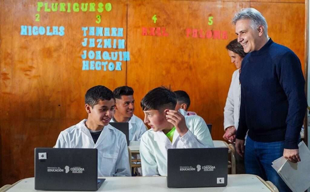 Ya son casi 1300 las escuelas cordobesas conectadas a internet satelital