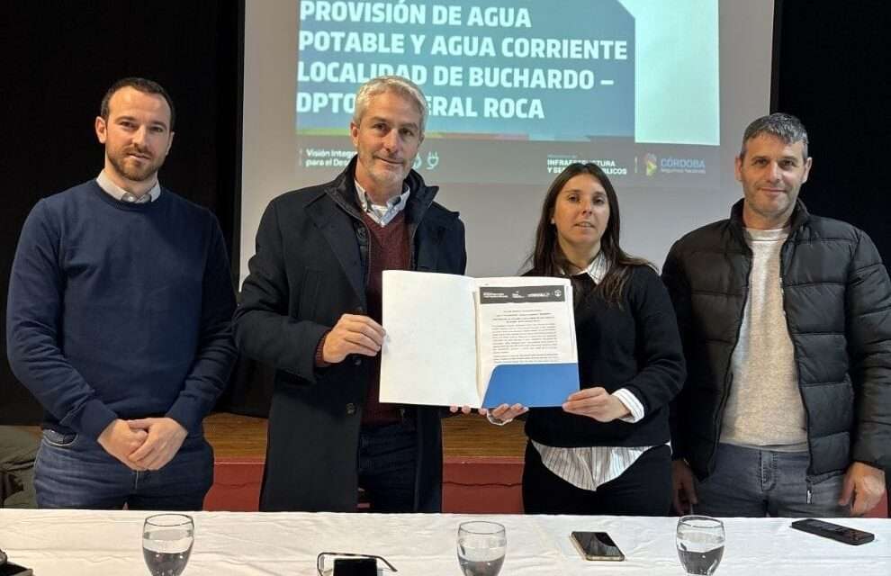 Apertura de sobres para la obra de red de agua potable en Buchardo