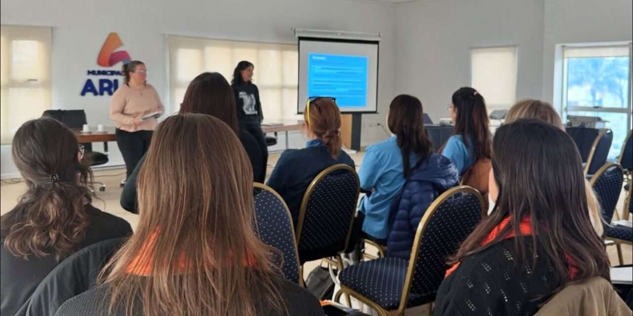 Jornada de Formación y Diálogo Educativo en Arias
