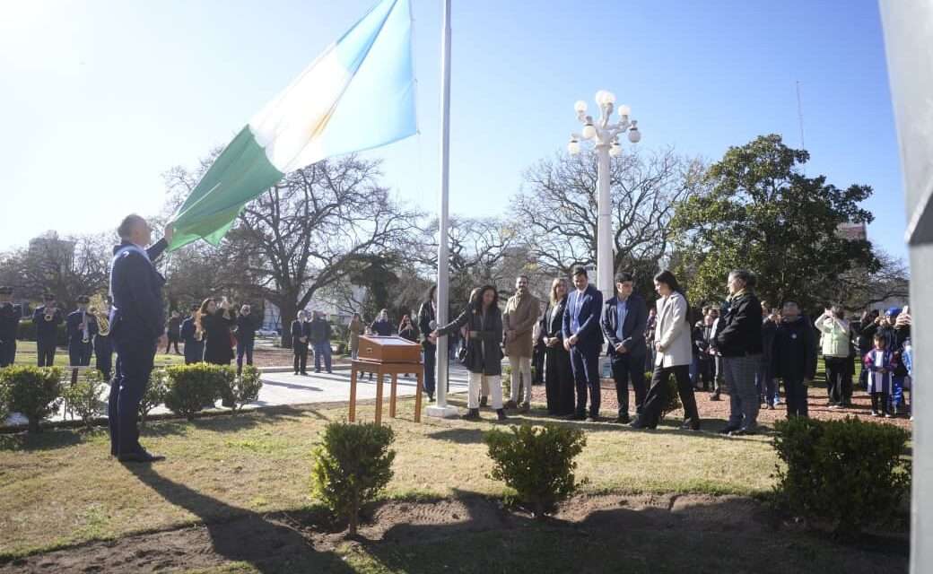 Villa María izó por primera vez su bandera en Plaza Centenario