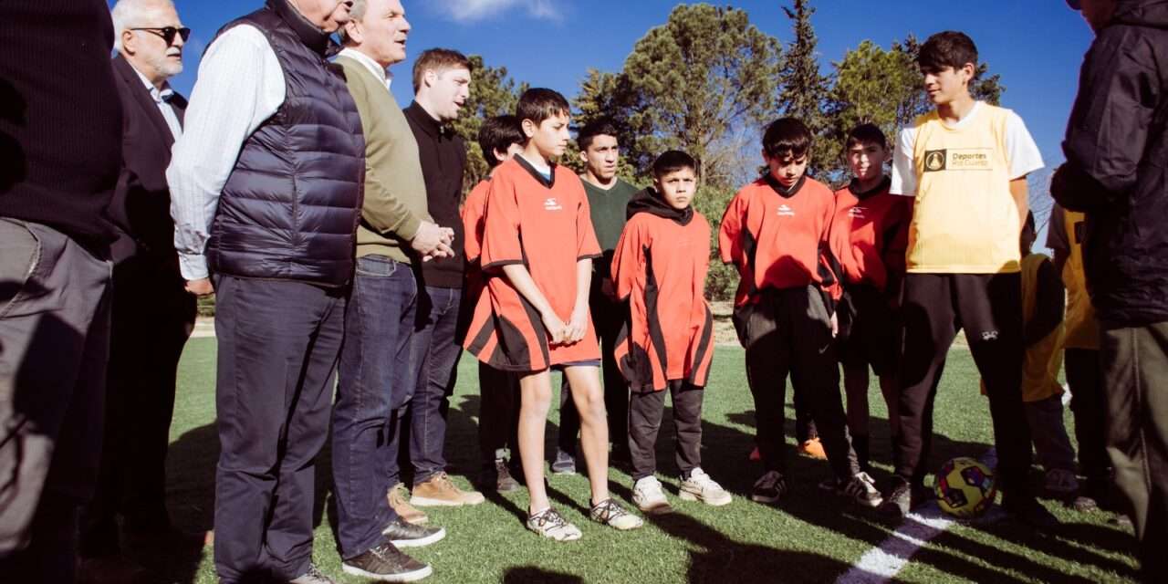 Río Cuarto: Se inauguró una cancha de césped sintético para los chicos de la Granja Siquem