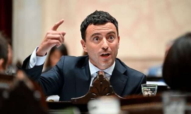 De Loredo oficializa posición libertaria en el Congreso Nacional 