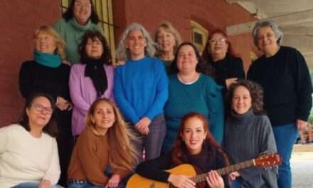 Elena impulsa espacios culturales con talleres de música y canto