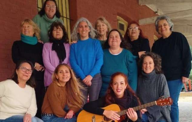 Elena impulsa espacios culturales con talleres de música y canto